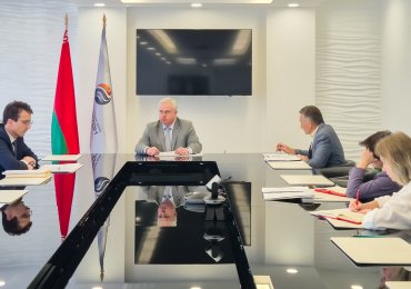 Глава администрации СЭЗ «Гомель-Ратон» Владимир Привалов провел рабочую встречу с заместителем директора по экономике ОАО «Гомельский химический завод»