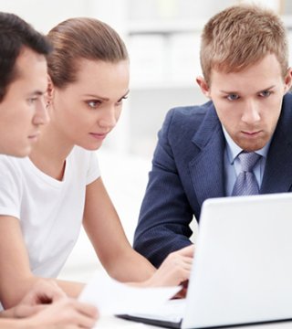 Аказвае кансультатыўную дапамогу пры падрыхтоўцы інвестыцыйных праектаў